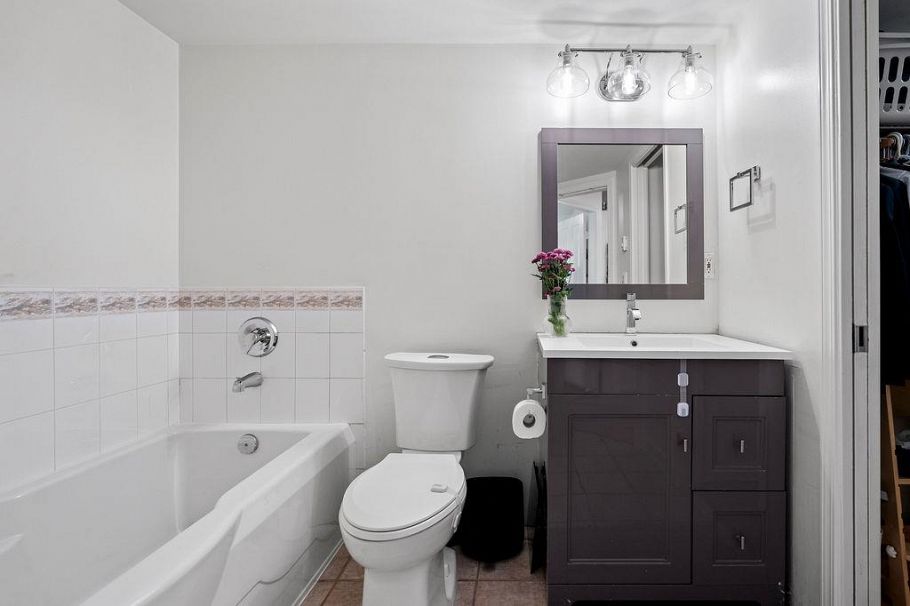 C2 332 Lonsdale Avenue North Vancouver, BC - 17