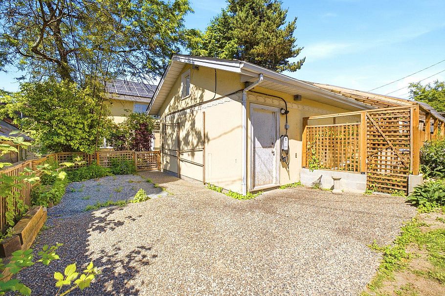 1620 E 20th Avenue Vancouver, BC - 24