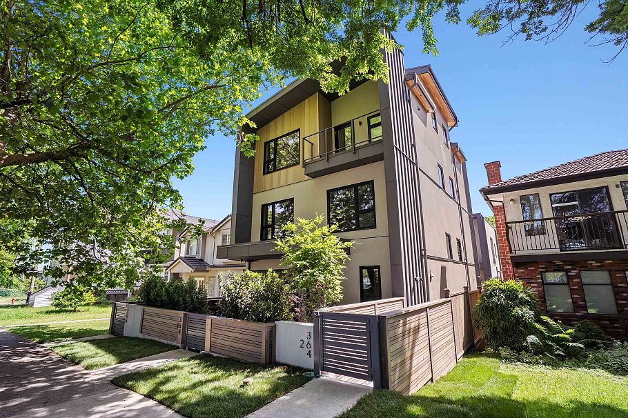 2 364 E 23rd Avenue Vancouver, BC - 1