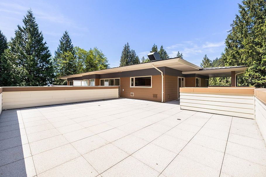 PH2 2832 Capilano Road North Vancouver, BC - 2