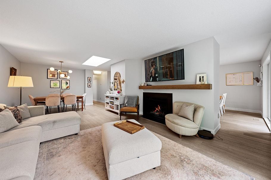 3381 Flagstaff Place Vancouver, BC - 4