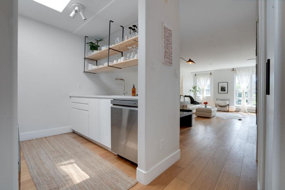 310 1823 W 7th Avenue Vancouver, BC - 2