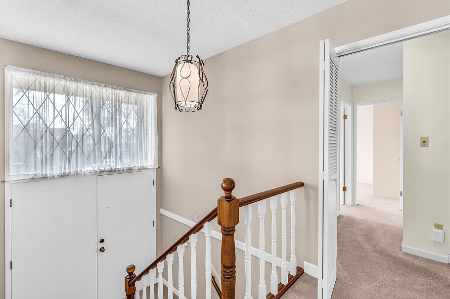 1110 Lodge Road North Vancouver, BC - 5