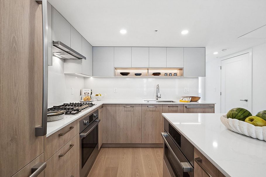 222 578 W 24 Avenue Vancouver, BC - 1