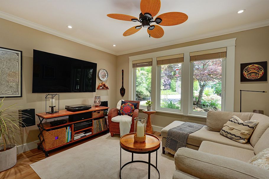 3821 Lonsdale Avenue North Vancouver, BC - 5