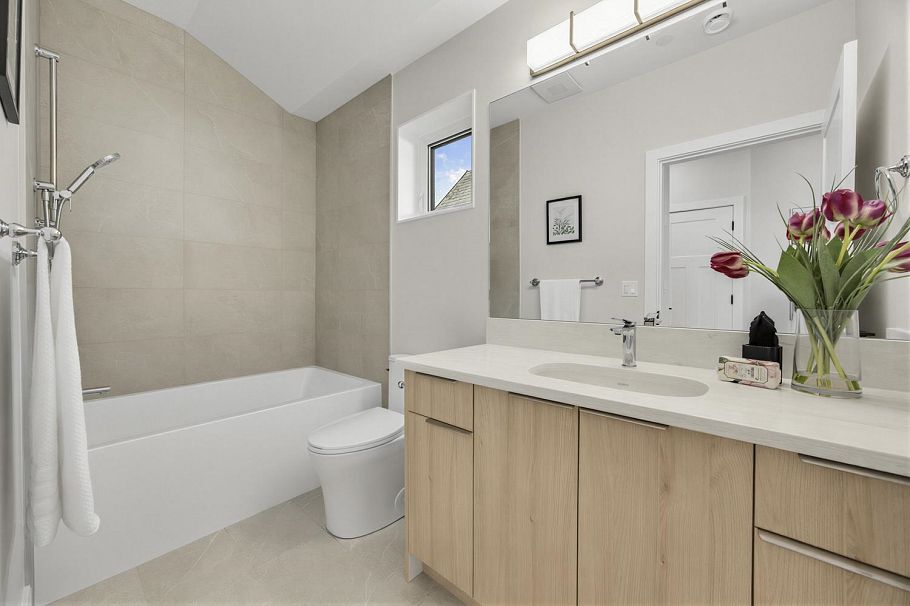 2170 Adanac Street Vancouver, BC - 12