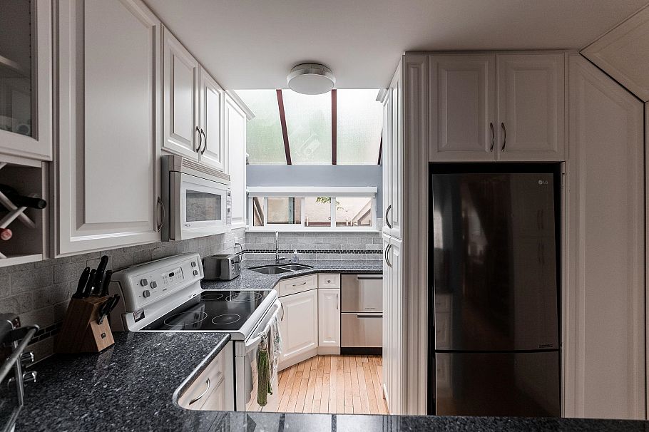 7 2485 Cornwall Avenue Vancouver, BC - 5