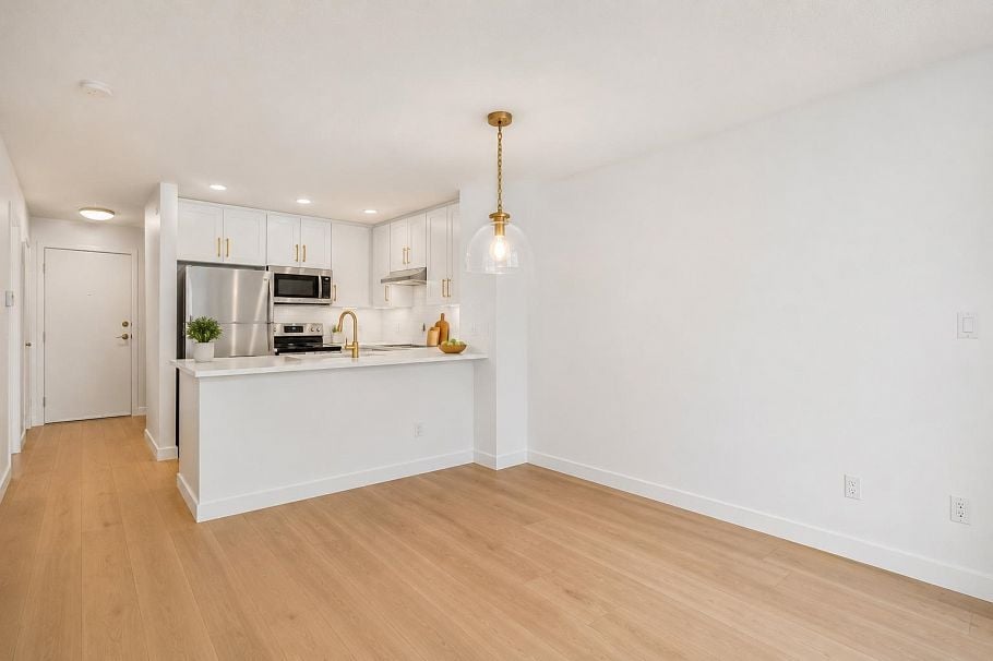 306 124 W 3rd Street North Vancouver, BC - 10