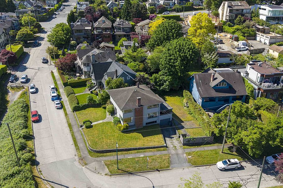 4514 Bellevue Drive Vancouver, BC - 30