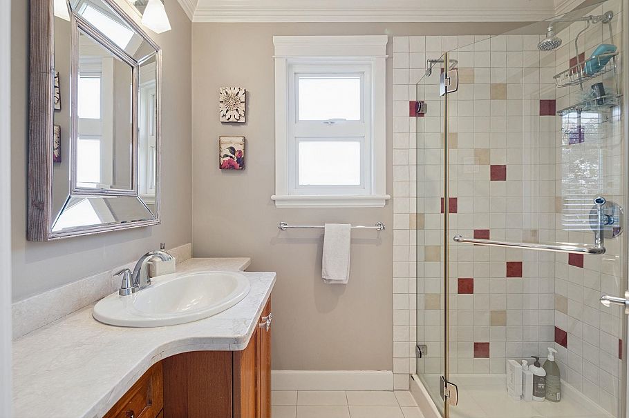 1225 Adderley Street North Vancouver, BC - 20