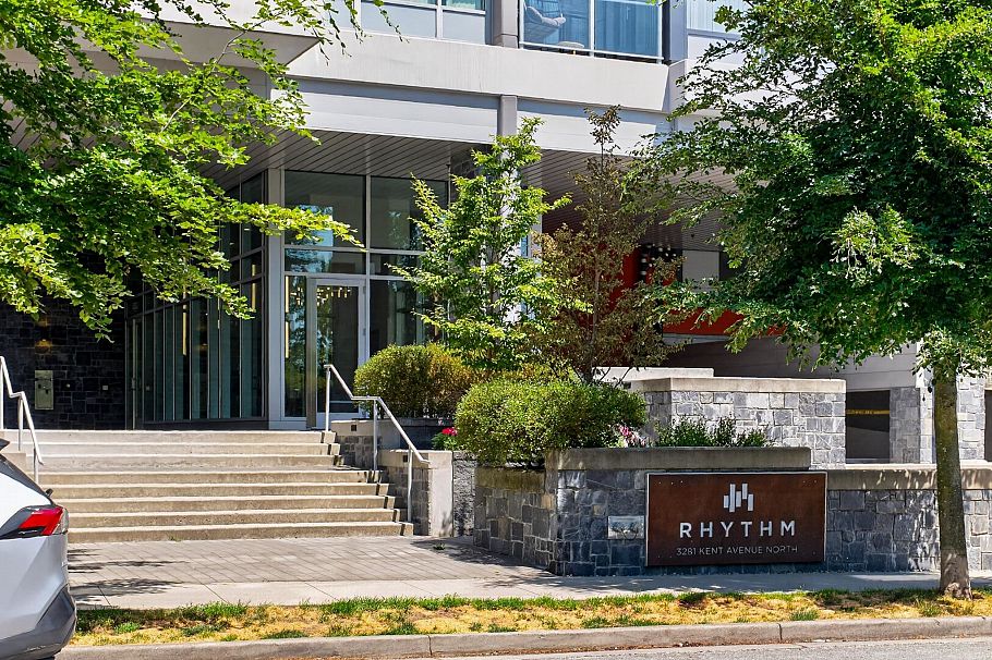 305 3281 E Kent Avenue North Vancouver, BC - 4