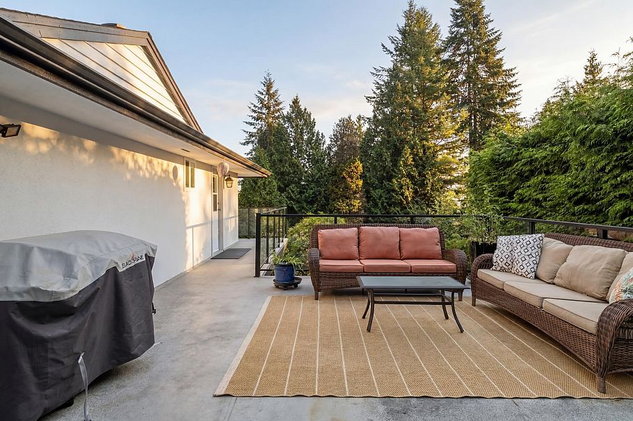 1438 Mcnair Drive North Vancouver, BC - 30