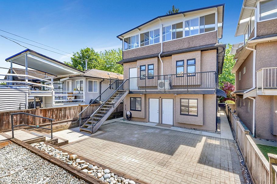 295 W 63rd Avenue Vancouver, BC - 23