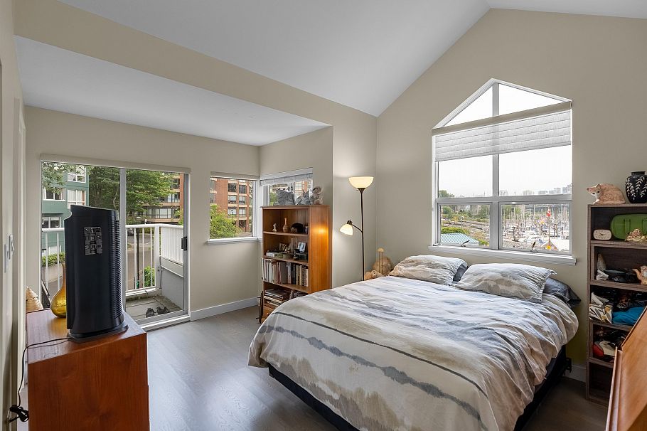 1596 Island Park Walk Vancouver, BC - 11