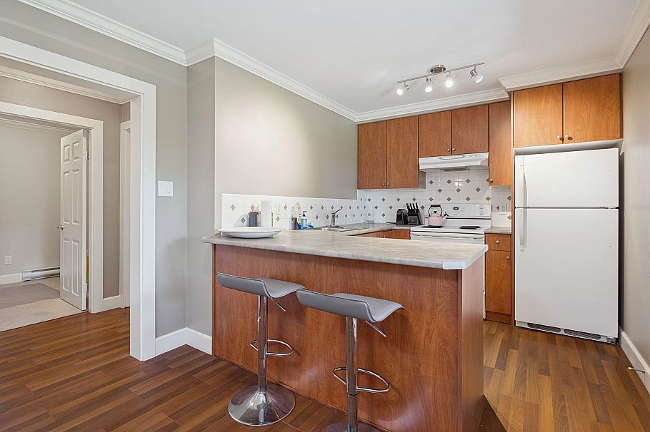 1225 Adderley Street North Vancouver, BC - 24