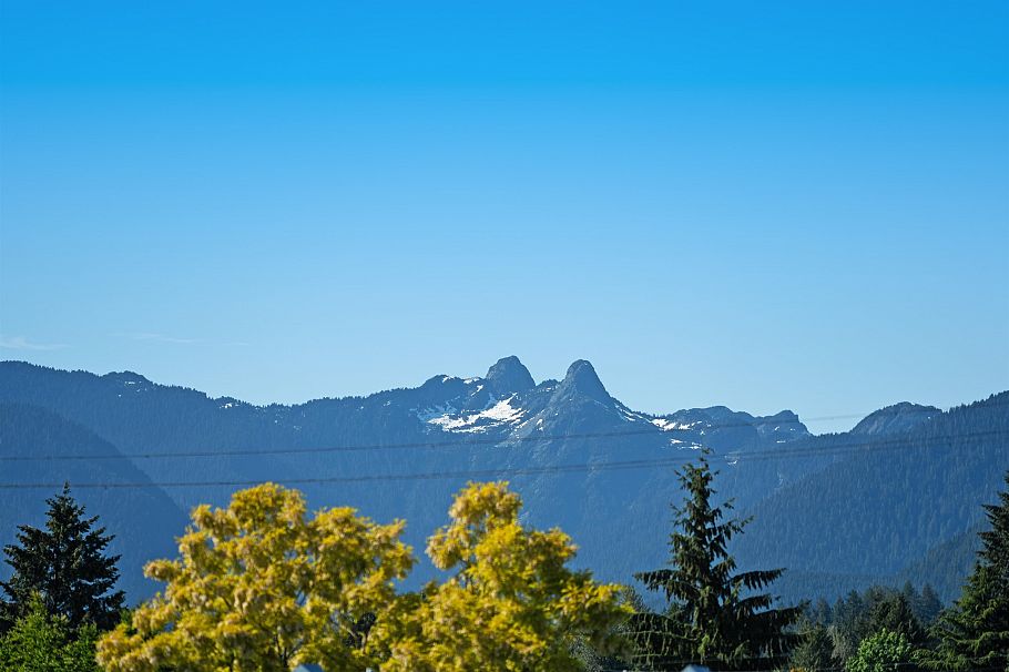 917 Wavertree Road North Vancouver, BC - 36