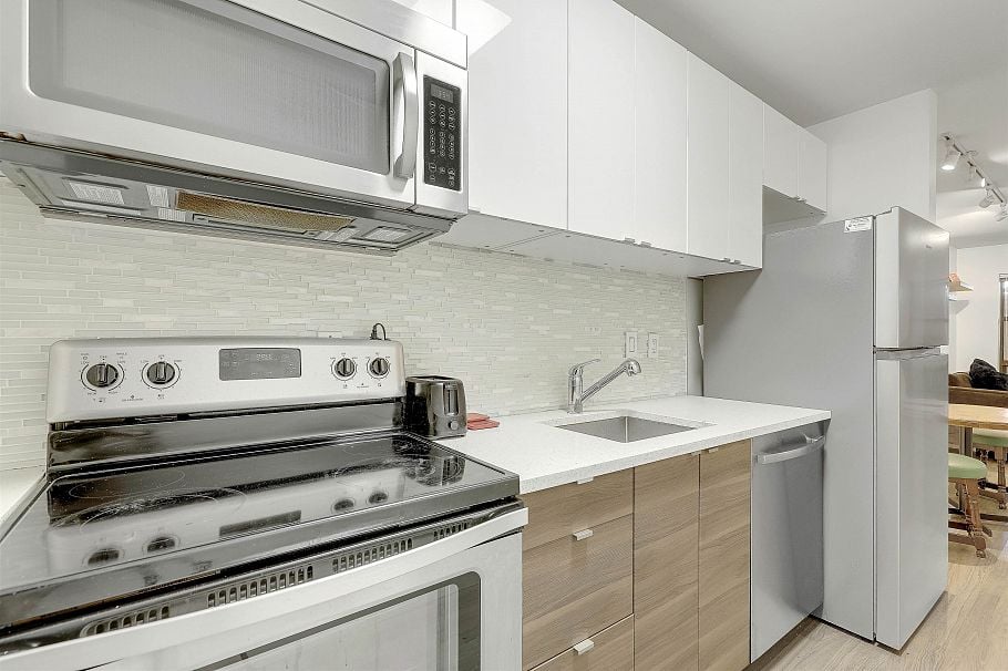 208 1106 Pacific Street Vancouver, BC - 1