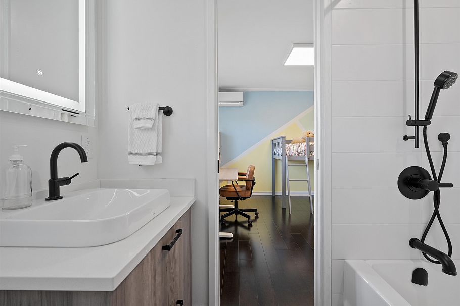 917 Wavertree Road North Vancouver, BC - 31