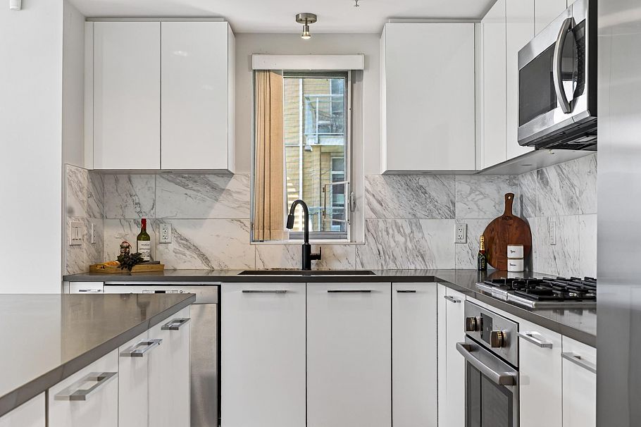305 3281 E Kent Avenue North Vancouver, BC - 13