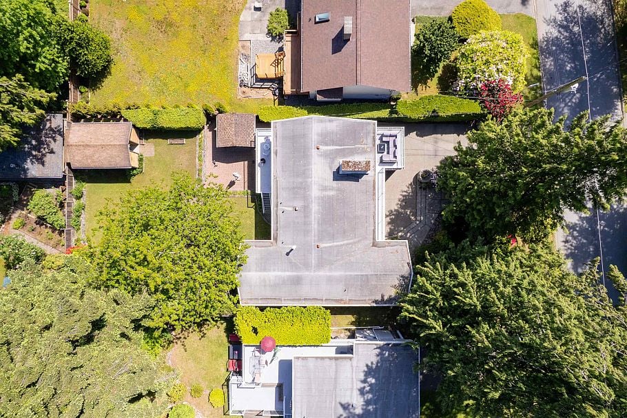 646 E Windsor Road North Vancouver, BC - 1