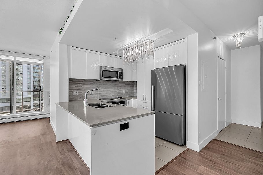 802 158 W 13th Street North Vancouver, BC - 17