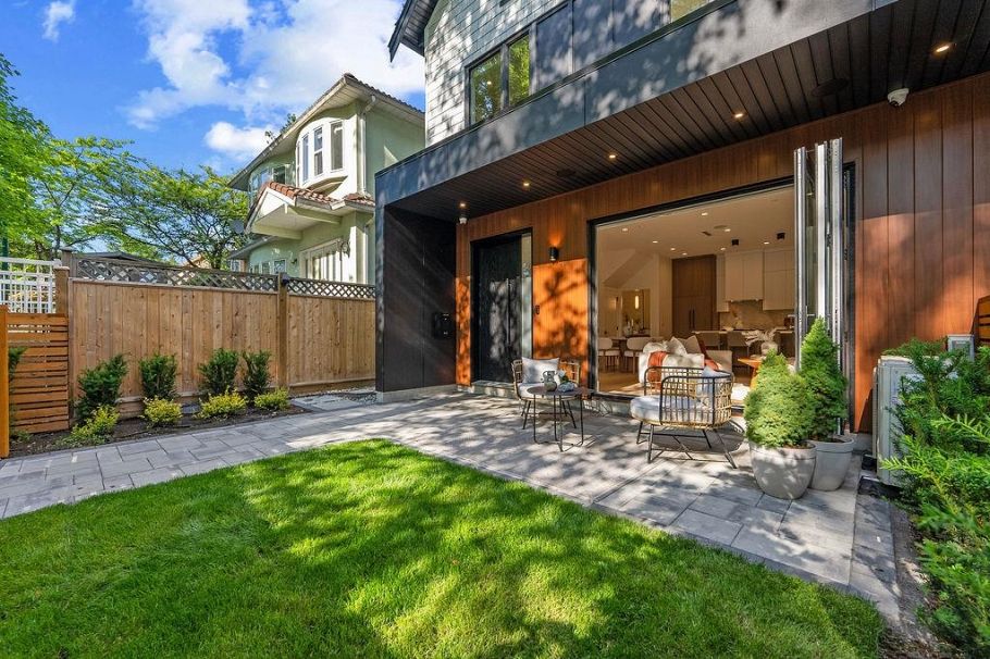 1 6318 Sophia Street Vancouver, BC - 1