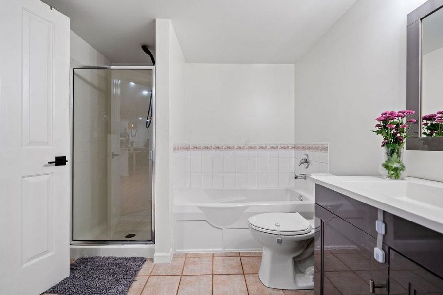 C2 332 Lonsdale Avenue North Vancouver, BC - 16