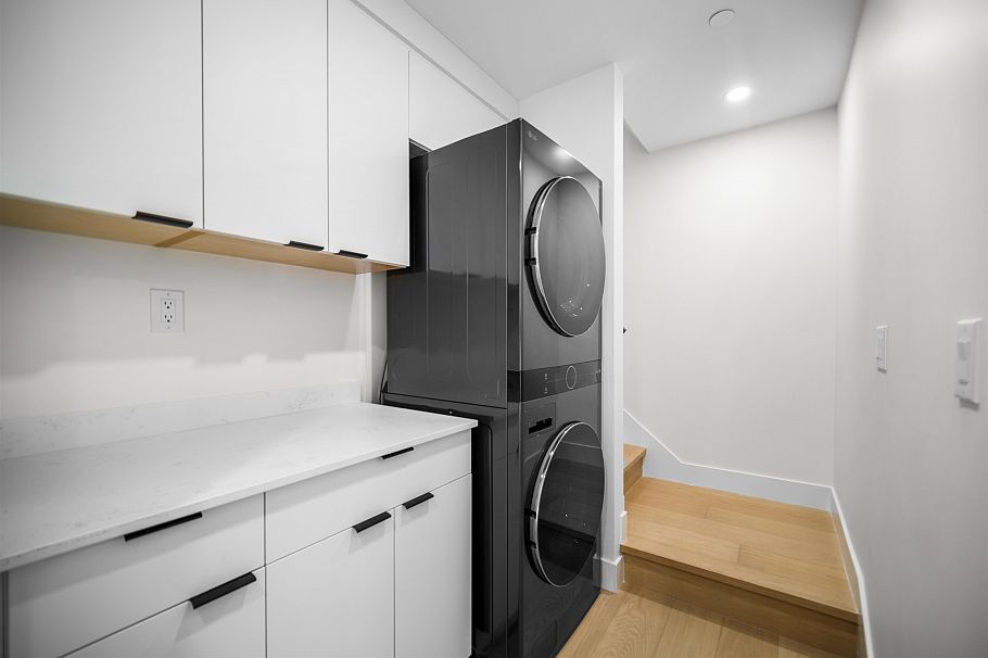 1 3576 E Pender Street Vancouver, BC - 16