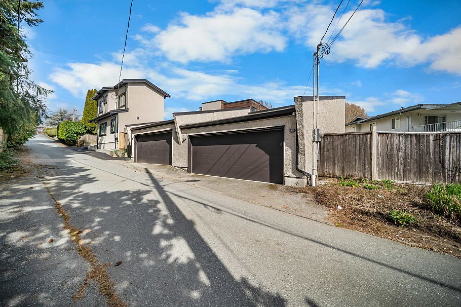 7493 Gatineau Place Vancouver, BC - 38