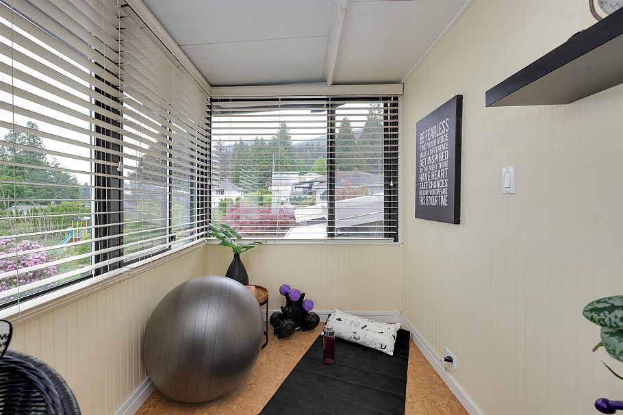 3821 Lonsdale Avenue North Vancouver, BC - 24