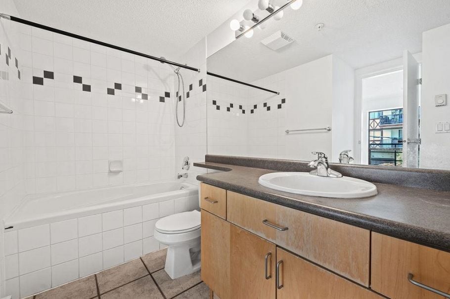 306 124 W 3rd Street North Vancouver, BC - 23