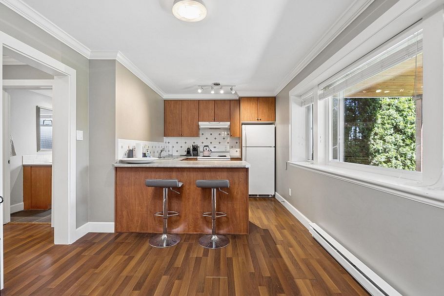1225 Adderley Street North Vancouver, BC - 23