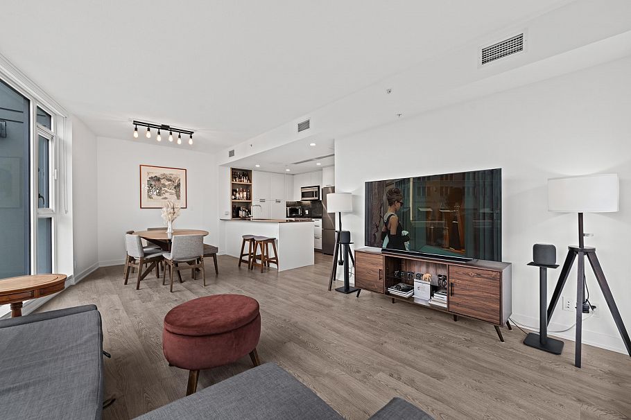 807 1401 Hunter Street North Vancouver, BC - 26