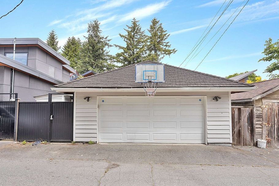 420 W 17th Avenue Vancouver, BC - 39