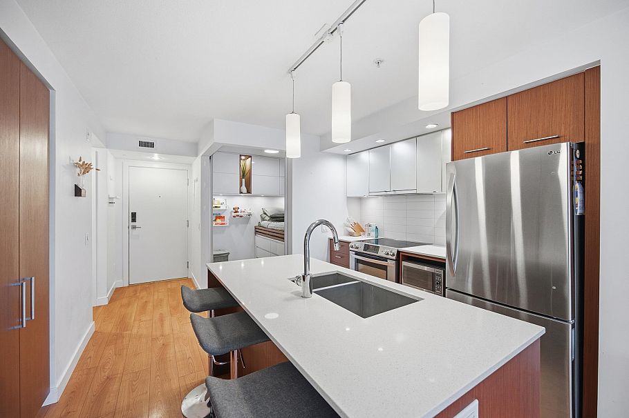 209 221 E 3rd Street North Vancouver, BC - 4