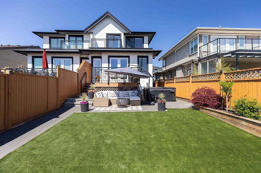 215 E 22nd Street North Vancouver, BC - 1