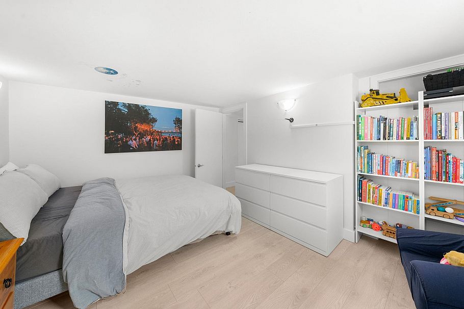 803 Calverhall Street North Vancouver, BC - 17