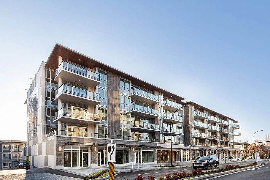 303 177 W 3rd Street North Vancouver, BC - 4