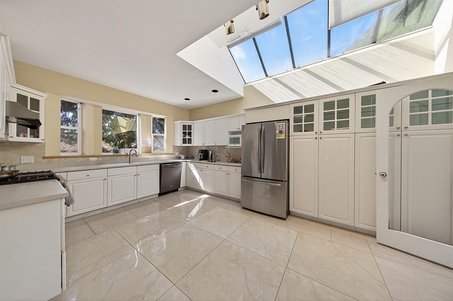 3456 W 36th Avenue Vancouver, BC - 10