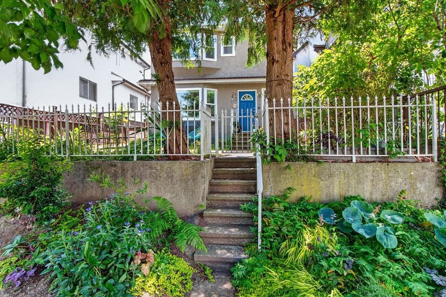 2128 Adanac Street Vancouver, BC - 33