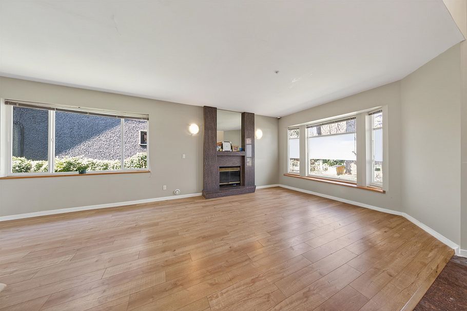 3456 W 36th Avenue Vancouver, BC - 4