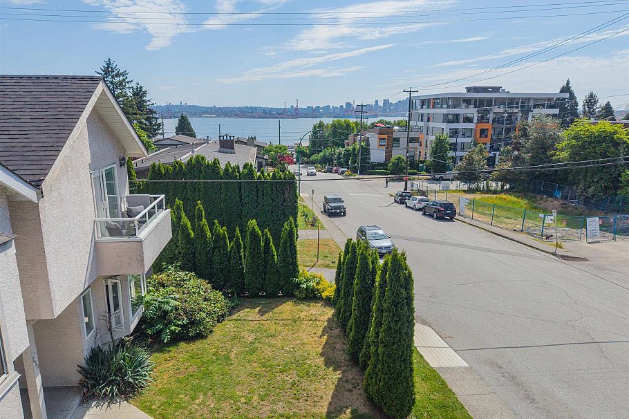 230 St. Patricks Avenue North Vancouver, BC - 18