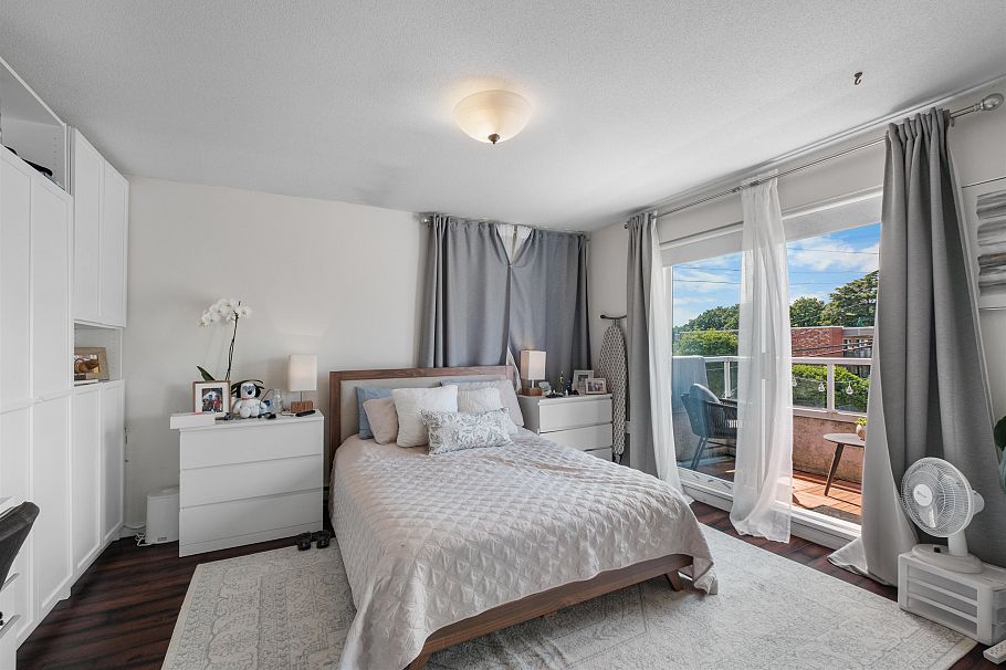 230 St. Patricks Avenue North Vancouver, BC - 9