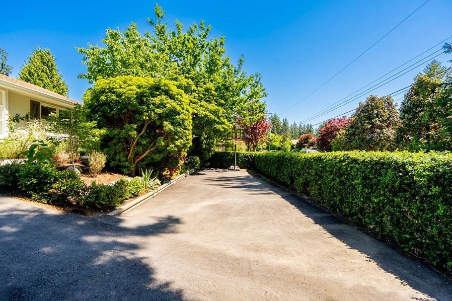 2784 Crescentview Drive North Vancouver, BC - 2
