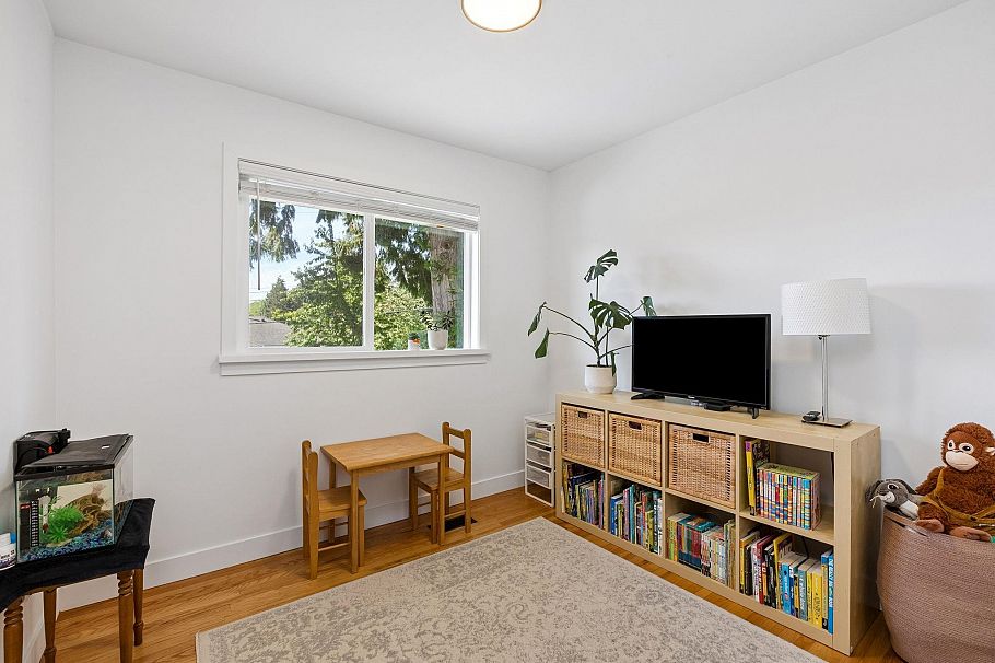 1214 Eastview Road North Vancouver, BC - 22