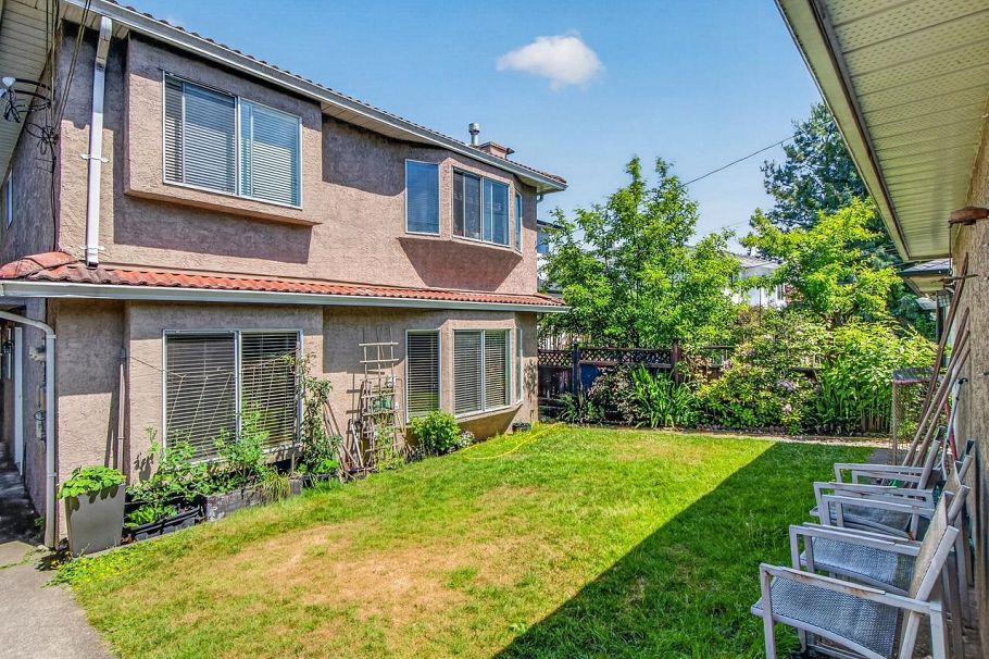 2128 Adanac Street Vancouver, BC - 34