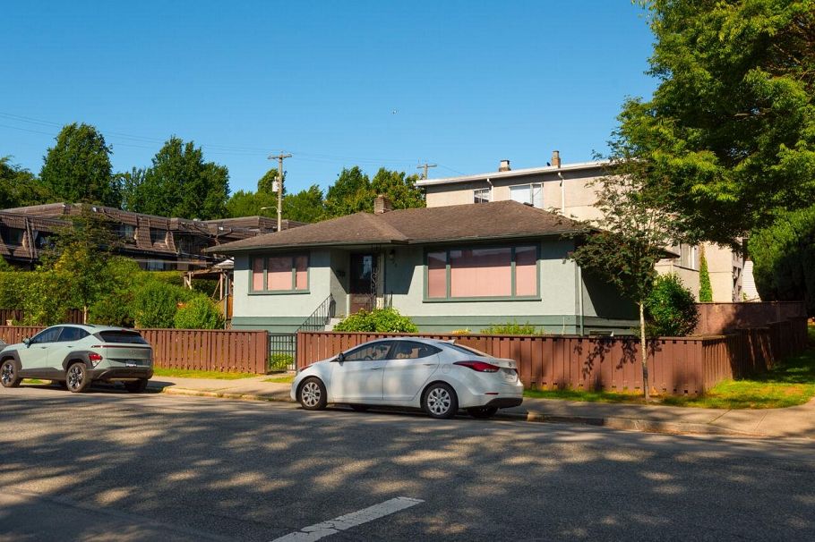 106 N Templeton Drive Vancouver, BC - 9