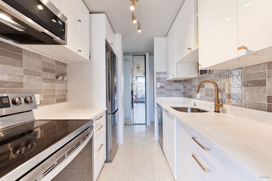 1501 1725 Pendrell Street Vancouver, BC - 2