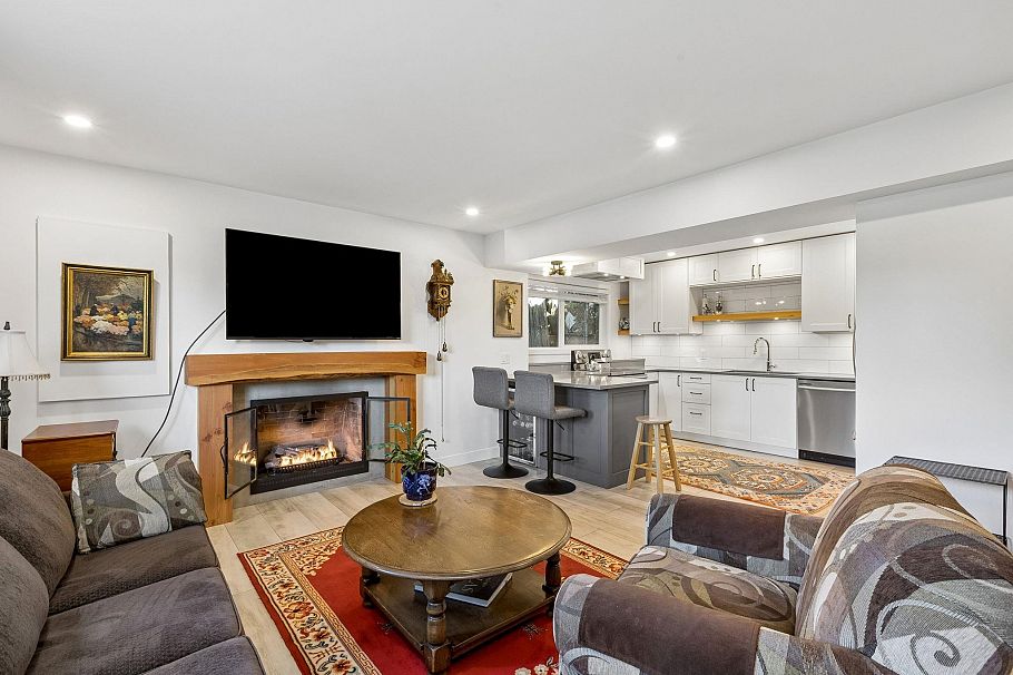 1214 Eastview Road North Vancouver, BC - 28