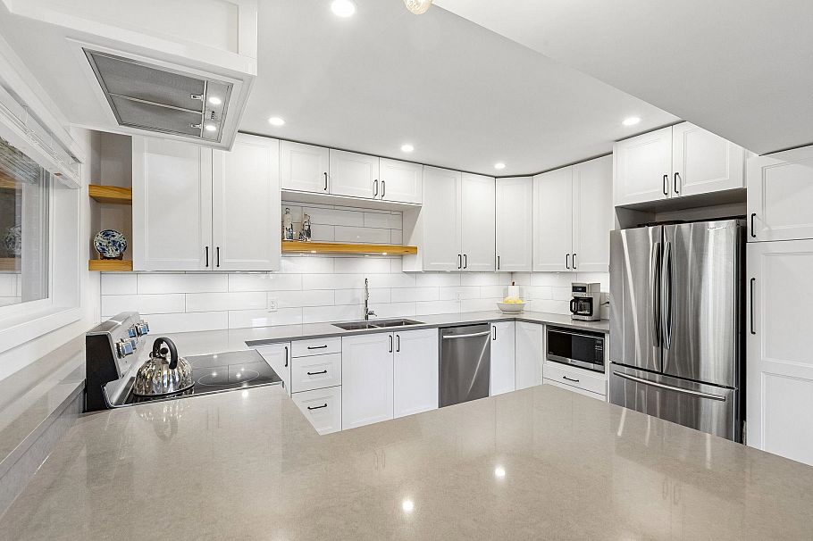 1214 Eastview Road North Vancouver, BC - 30